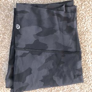Lululemon Black Camo Leggings Size 6